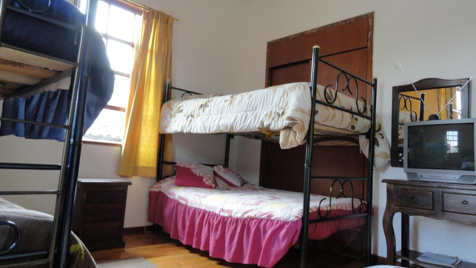 Hostal Del Piamonte Кито Екстериор снимка