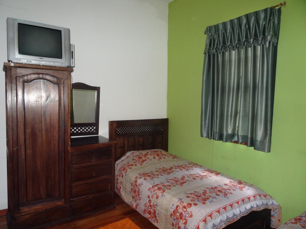 Hostal Del Piamonte Кито Екстериор снимка