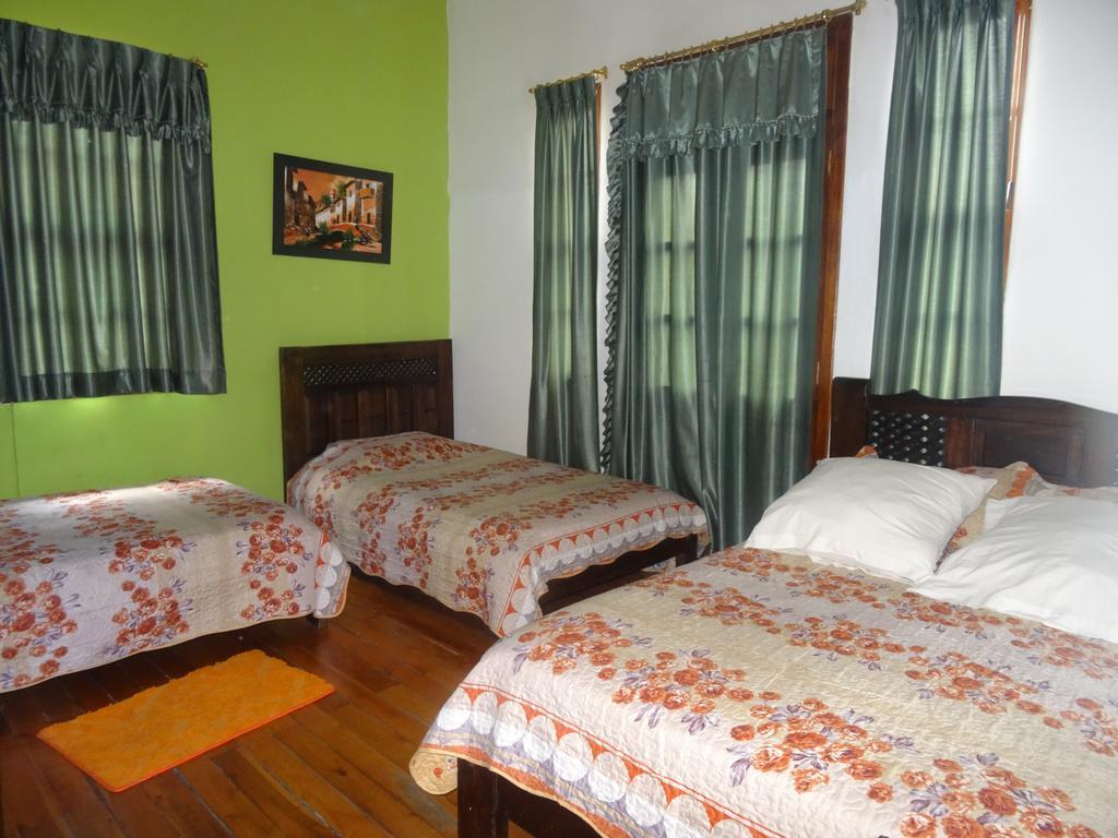 Hostal Del Piamonte Кито Екстериор снимка