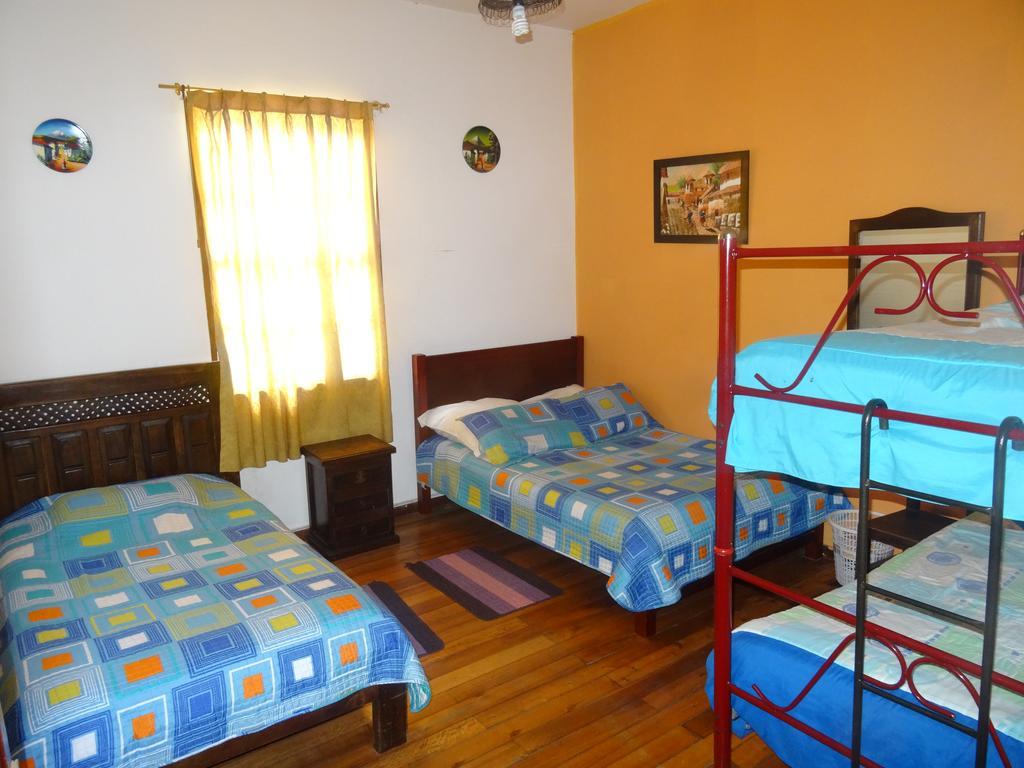 Hostal Del Piamonte Кито Екстериор снимка