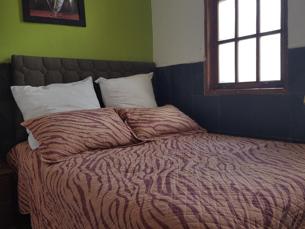 Hostal Del Piamonte Кито Екстериор снимка